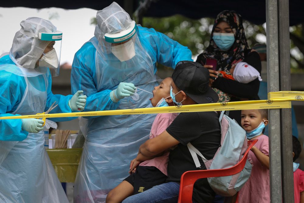 Members of the public undergo a swab test during a Covid-19 screening exercise in Taman Langat Murni, Kuala Langat June 4, 2020. u00e2u20acu201d Picture by Yusof Mat Isa