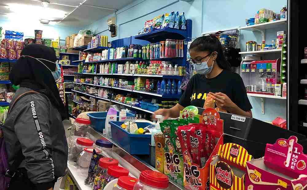 妮蒂亚在完成梦想的同时,也不忘在这段艰难的时期,设法为当地居民提供价格更低的商品。-Nithia Devi供图-