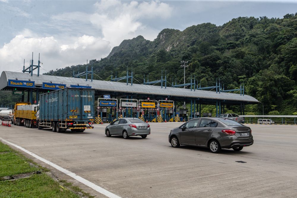 A general view of traffic at the Gombak Toll Plaza on the first day of the recovery movement control order June 10, 2020. u00e2u20acu201d Picture by Firdaus Latif
