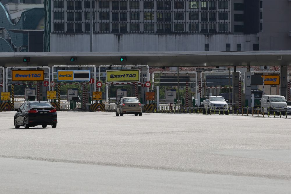 A general view of the Sungai Besi Toll Plaza on the first day of the recovery movement control order June 10, 2020. u00e2u20acu201d Picture by Yusof Mat Isann