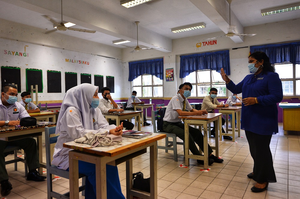 Social distancing is observed in the classroom at Sekolah Kebangsaan Putrajaya Presint 11(1) in Putrajaya June 24, 2020. u00e2u20acu2022 Picture by Shafwan Zaidon