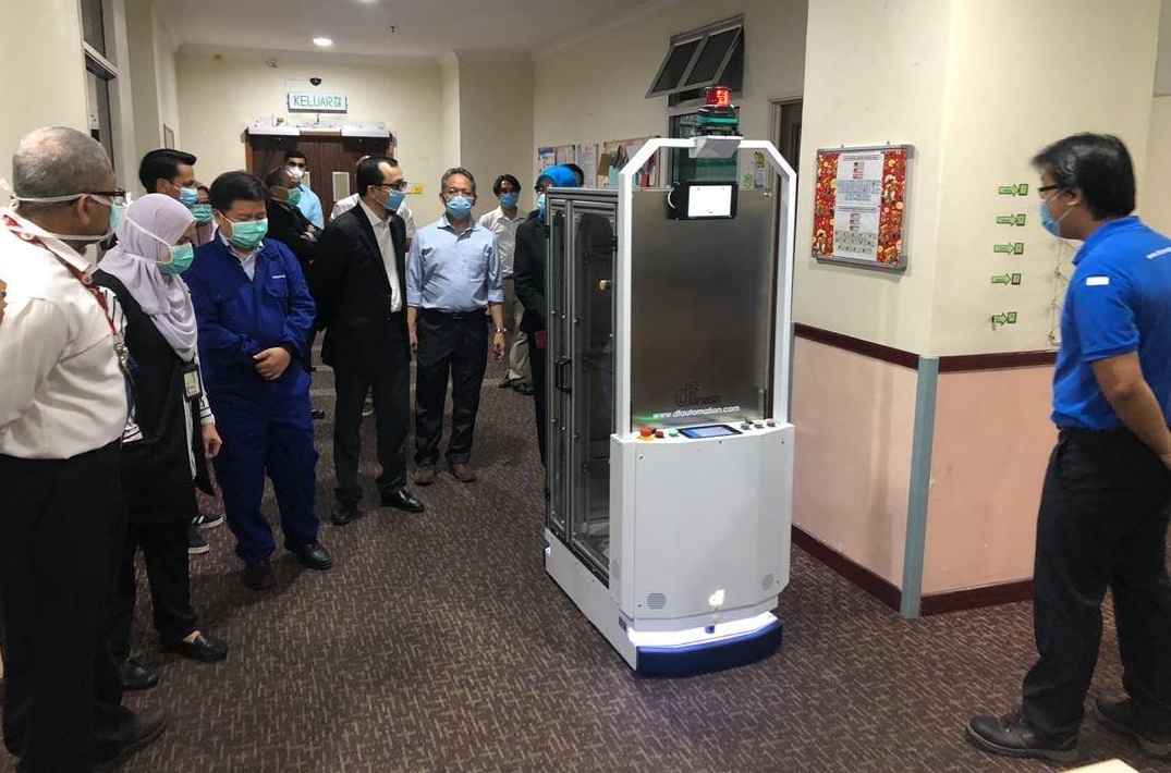 本地大学也成功开发“MCK19/Mak Cik Kiah”自动送货机器人。-图摘自Soya Cincau-