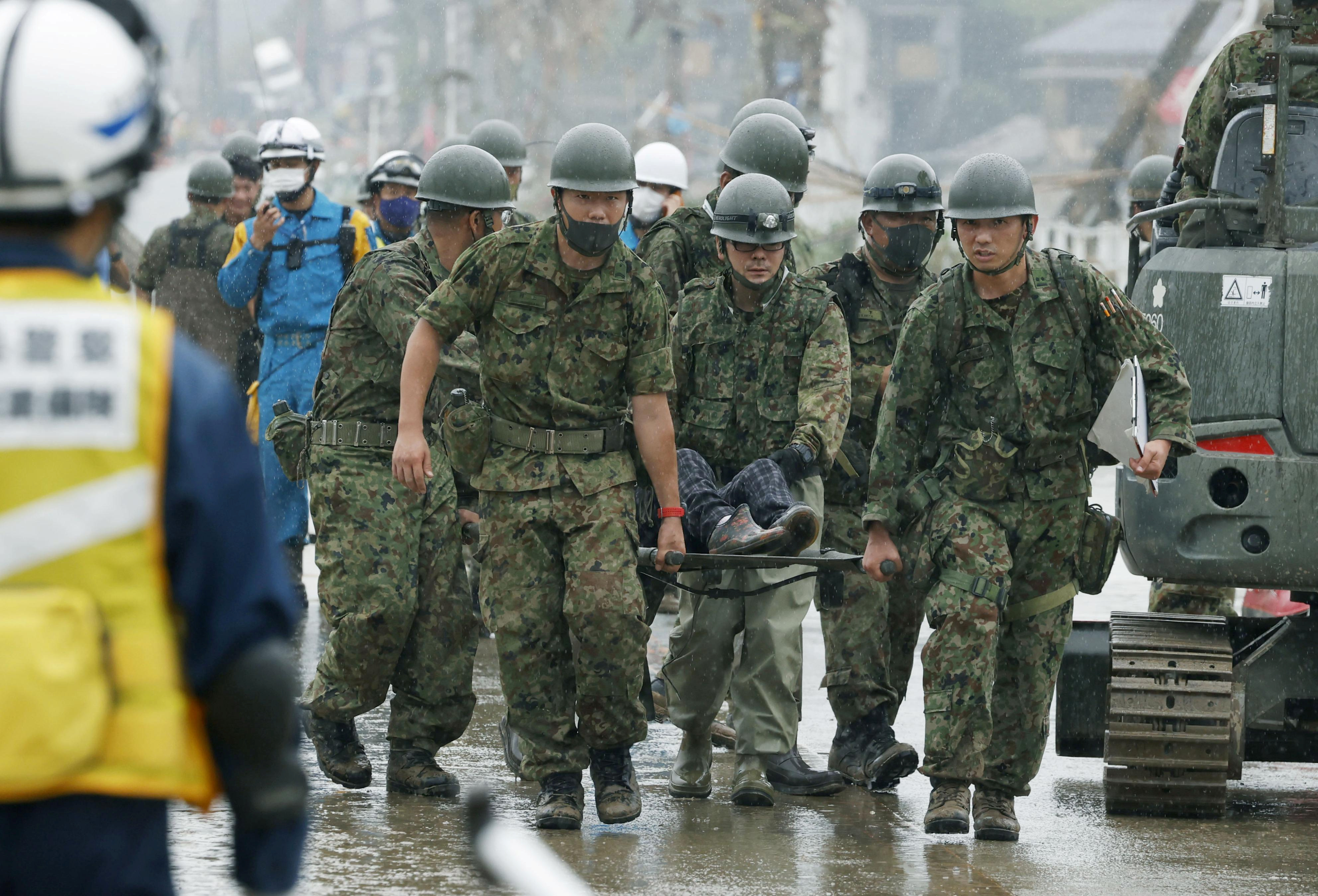 未来九州可能发生5天间歇性大雨，日本首相安倍晋三派出1万人规模的自卫队前往当地救灾。-路透社-