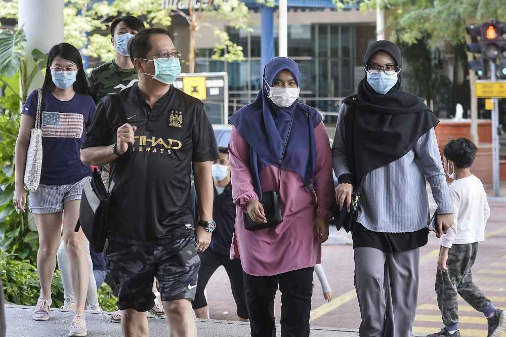 People wearing face masks July 11, 2020. u00e2u20acu201d Picture by Miera Zulyana