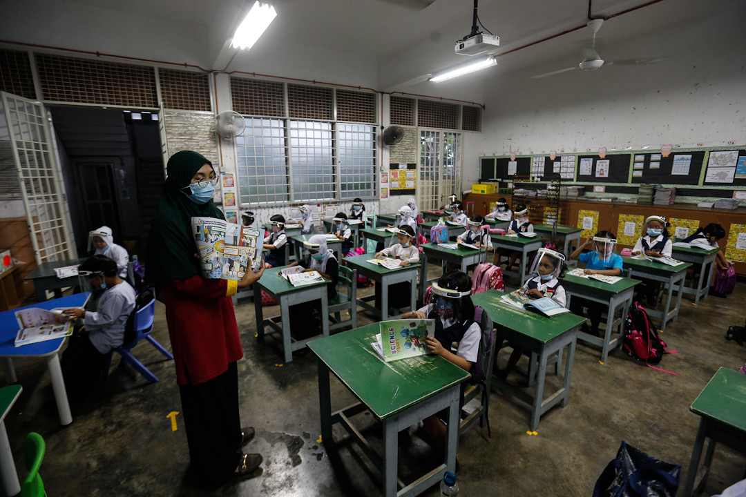 我国超过1万所学校，涉及大约500万名学生和40万名教师，将在1月20日重返校园。-Sayuti Zainudin摄-