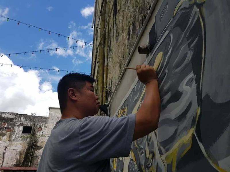 Mural artist Eric Lai would upkeep the pieces he drew at the back lane of Taman Jubilee weekly as he felt a sense of responsibility for it. u00e2u20acu201d Picture via Facebook