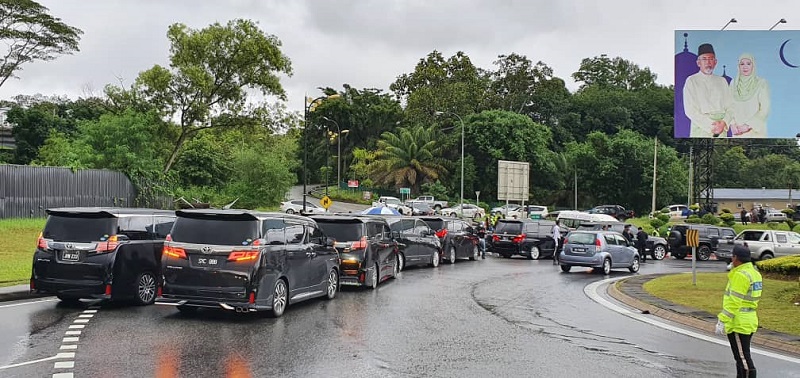 Former chief minister Tan Sri Musa Aman and his entourage are barred from entering Istana Negeri in Kota Kinabalu July 30, 2020. u00e2u20acu201d Picture by Julia Chan   