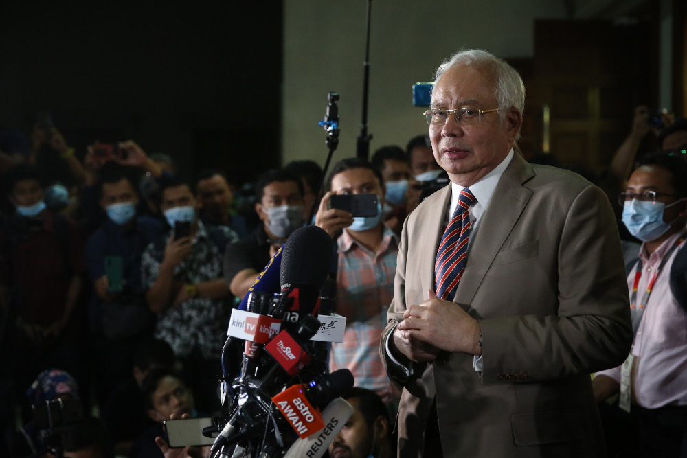 Datuk Seri Najib Razak speaks to reporters at the Kuala Lumpur High Court lobby July 28, 2020. u00e2u20acu201d Picture by Yusof Mat Isa