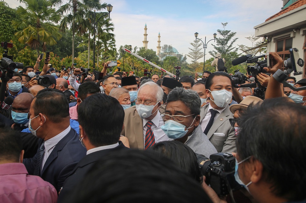 Datuk Seri Najib Razak arrives at the Kuala Lumpur High Court Complex July 28, 2020. u00e2u20acu2022 Picture by Yusof Mat Isa