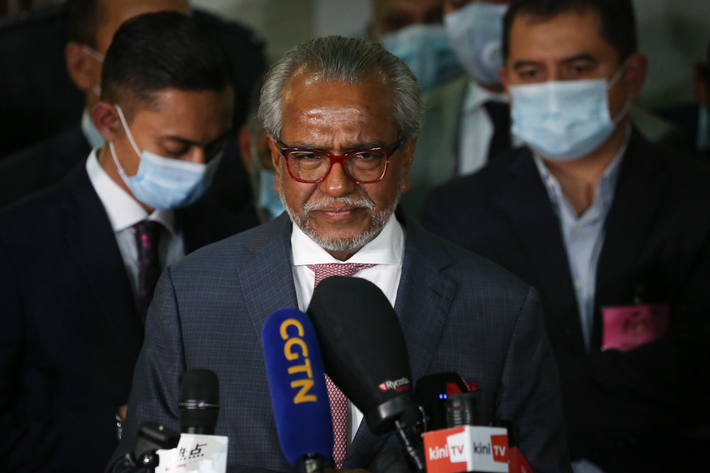 Lawyer Tan Sri Muhammad Shafee Abdullah speaks to reporters at the Kuala Lumpur High Court lobby July 28, 2020. u00e2u20acu201d Picture by Yusof Mat Isa