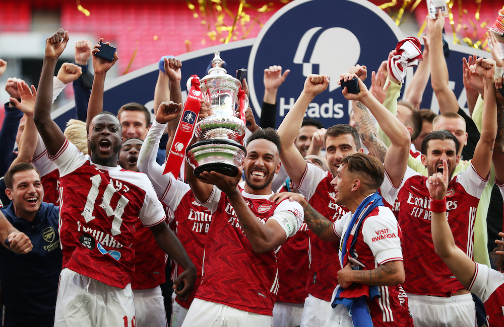 Arsenal's Pierre-Emerick Aubameyang celebrates with the trophy and teammates after winning the FA Cup, London August 1, 2020. u00e2u20acu201d Pool via Reuters/Catherine Ivill
