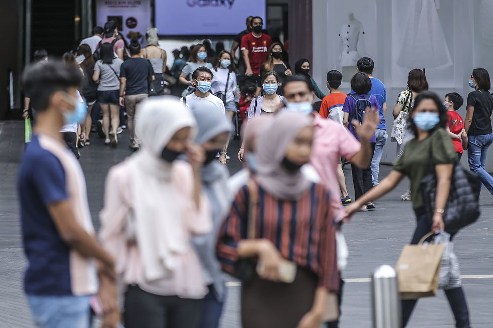Pedestrians wearing face masks at a public area in Kuala Lumpur August 2, 2020. u00e2u20acu201d Picture by Hari Anggara  