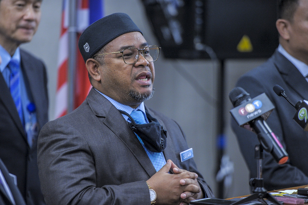 Minister of Plantation Industries and Commodities Datuk Mohd Khairuddin Aman Razali speaks to reporters during a press conference in Parliament on August 5, 2020. u00e2u20acu201d Picture by Shafwan Zaidon