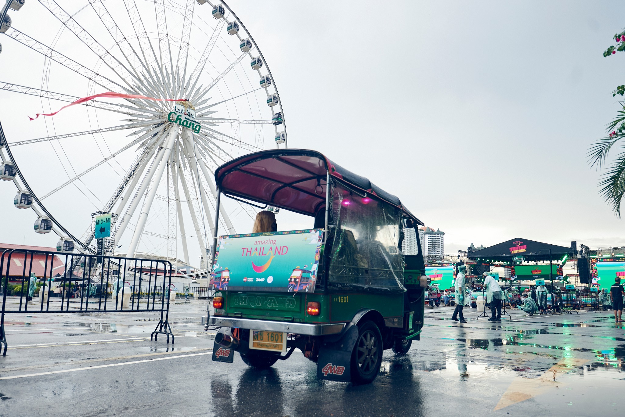 yong sun paradise: THAILAND TUK TUK 曼谷街头坐泰国嘟嘟车