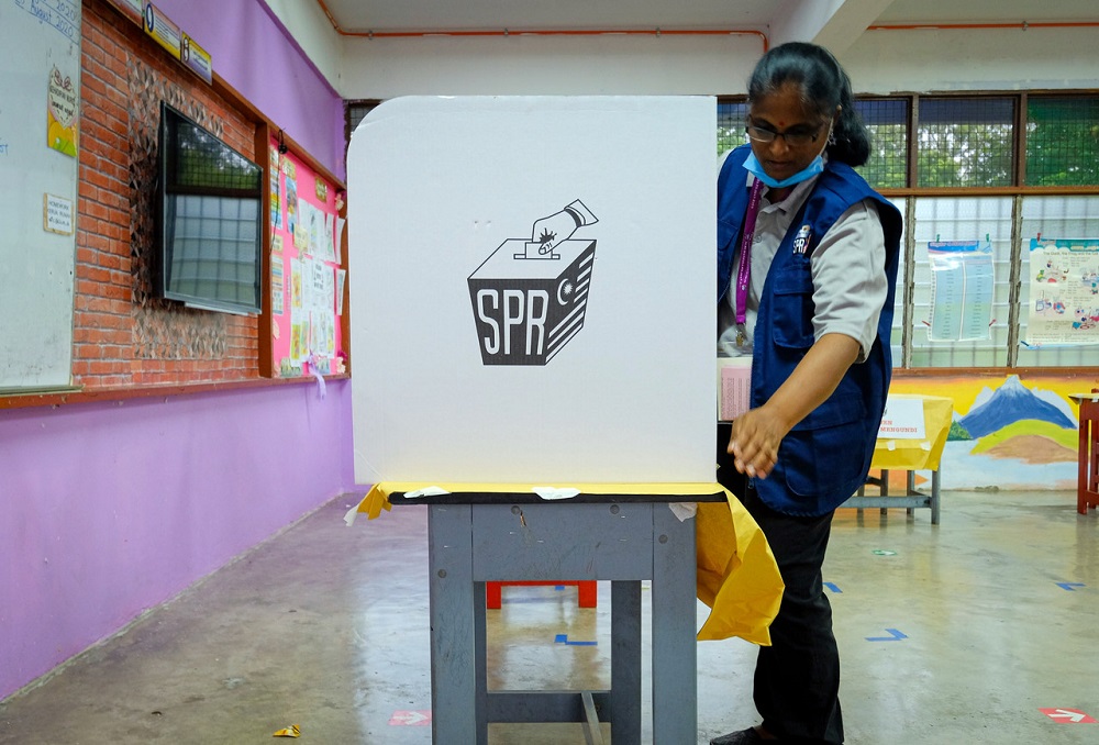 An Election Commission officer checks on one of the voting booths at the Sekolah Jenis Kebangsaan Tamil Trolak in Tanjung Malim August 29, 2020. u00e2u20acu201d Bernama pic