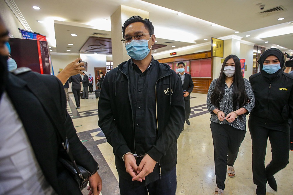 Datuk Mohamaddin Ketapi's former private secretary, Mohd Saifullah Mohd Minggu@Mohd Hisham together with his fiance Nurfadziana Abdul Kadir, are pictured at the Kuala Lumpur Court Complex August 19, 2020. u00e2u20acu2022 Picture by Hari Anggara
