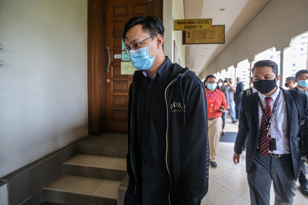 Datuk Mohamaddin Ketapi's former private secretary, Mohd Saifullah Mohd Minggu@Mohd Hisham together with his fiance Nurfadziana Abdul Kadir, are pictured at the Kuala Lumpur Court Complex August 19, 2020. u00e2u20acu2022 Picture by Hari Anggara