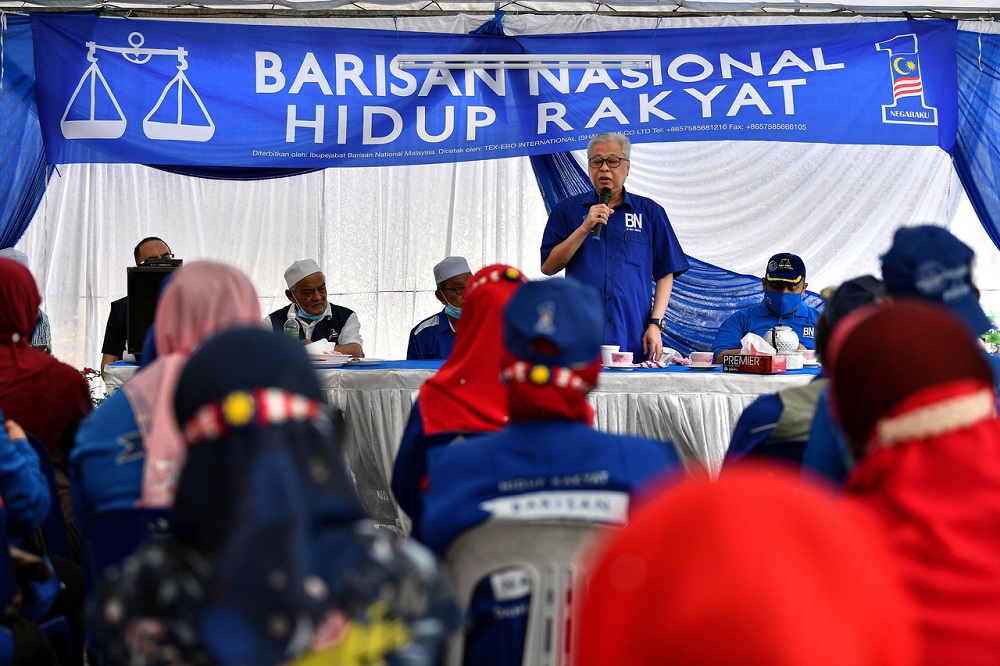 Datuk Seri Ismail Sabri Yaakob speaks during a get-together with members of the Slim River branch Armed Forces Veteran Association at Felda Besout 2 in Tanjung Malim August 22, 2020. u00e2u20acu2022 Bernama pic