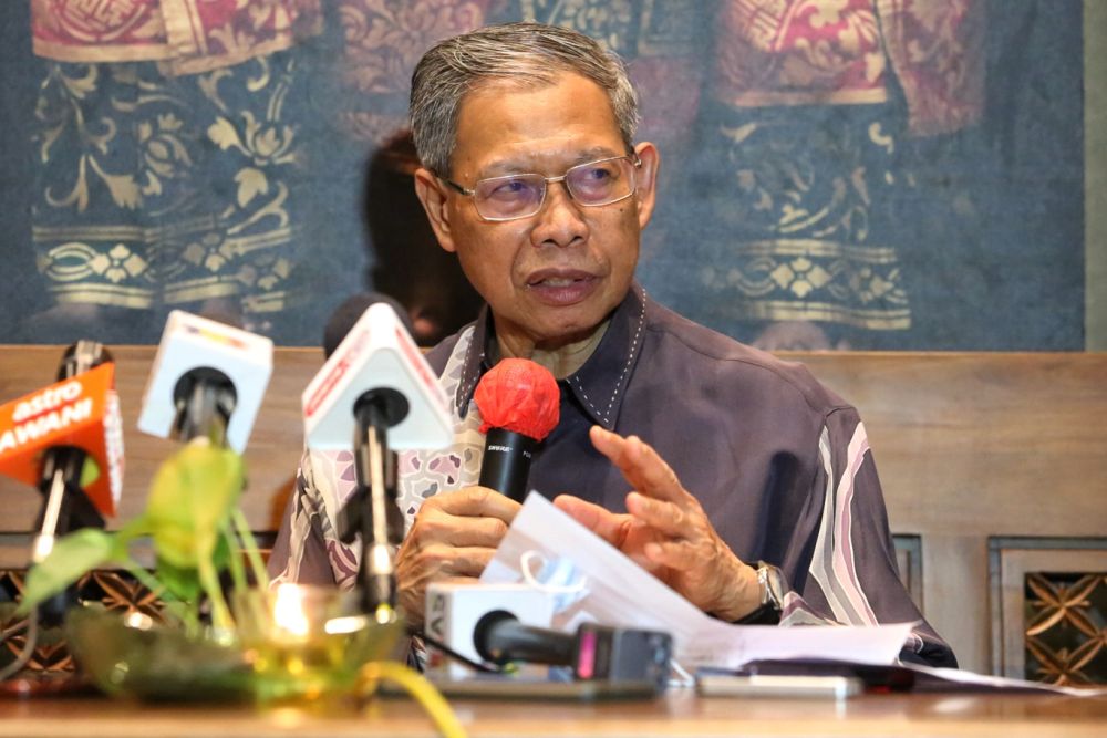Datuk Seri Mustapa Mohamed addresses reporters during a press conference in Sunway Pyramid August 18, 2020. u00e2u20acu2022 Picture by Choo Choy May