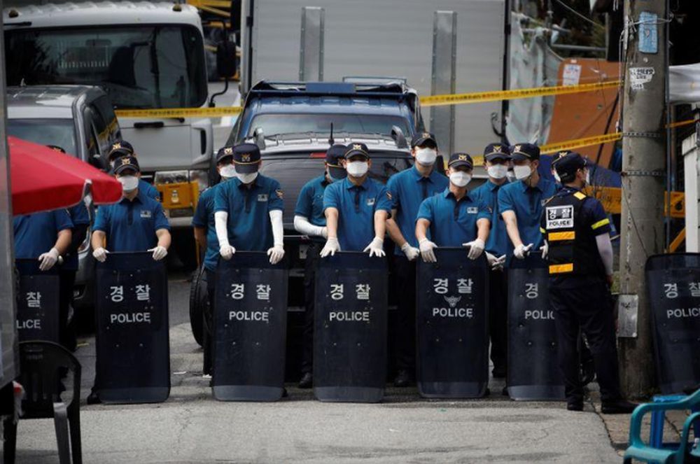 South Korean police stand guard near the Sarang Jeil Church, which has become a new cluster of coronavirus disease infections, in Seoul, South Korea, August 21, 2020. u00e2u20acu201d Reuters pic