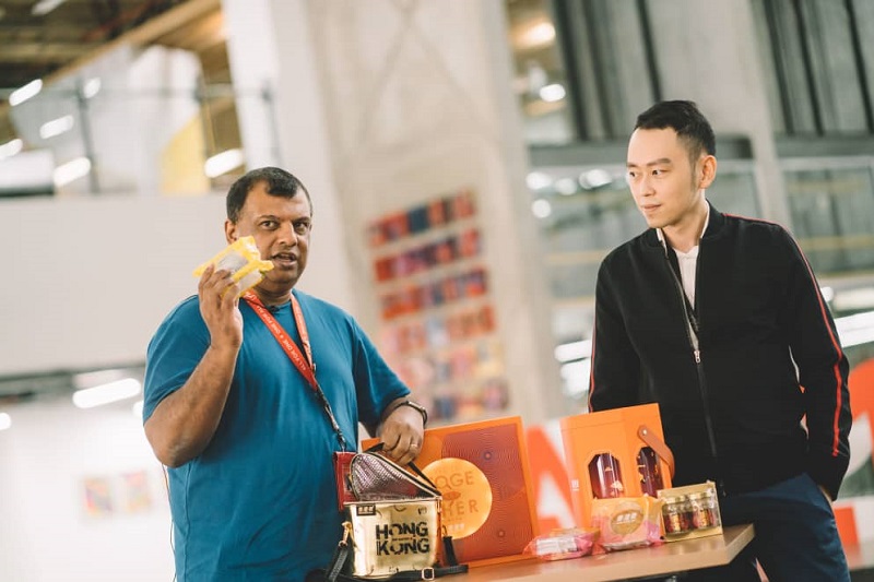 AirAsia Group Berhad chief executive officer Tan Sri Tony Fernandes and Hong Kong Bay founder Alan Tan unveil the special Musang King mooncake. u00e2u20acu2022 Picture courtesy of Livemall Go