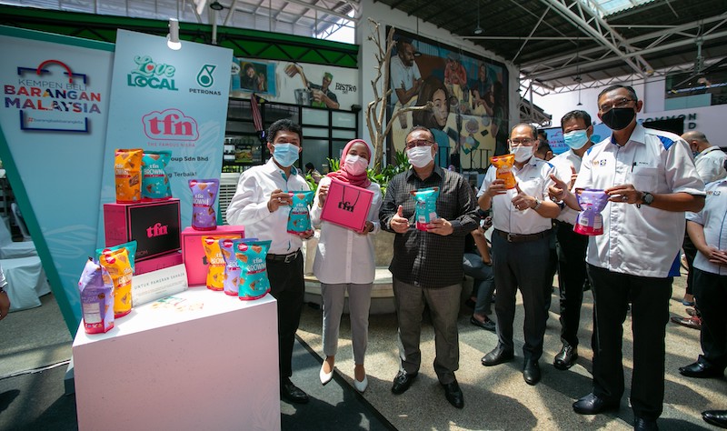 Domestic Trade and Consumer Affairs Minister Datuk Alexander Nanta Linggi (centre, in black) together with stakeholders at the launch of Love Local campaign yesterday. u00e2u20acu201d Picture courtesy of Petronas Malaysia