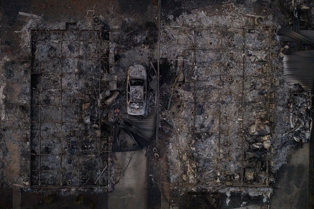 Houses and vehicles in the Bear Lakes Estates neighbourhood which were left devastated by the Almeda fire are seen in Phoenix, Oregon September 9, 2020. u00e2u20acu201d Reuters pic