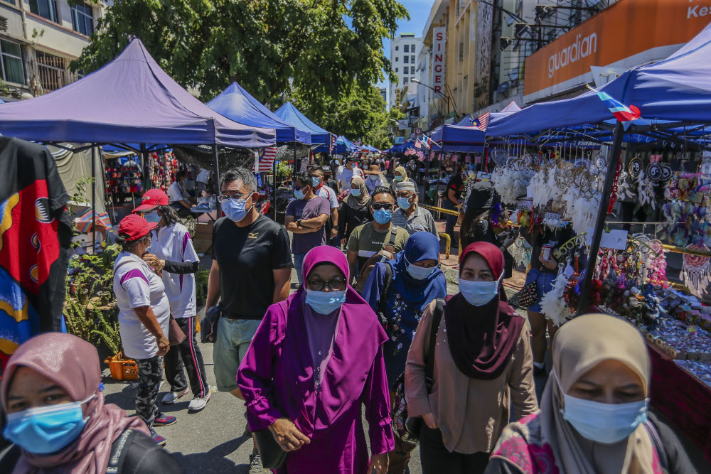 General view of Gaya Streetu00e2u20acu2122s Sunday market in Kota Kinabalu, Sabah September 13, 2020. u00e2u20acu201d Picture by Firdaus Latif