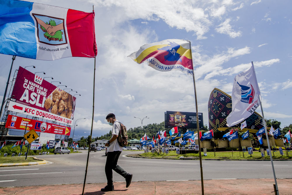 Party flags are seen during the Sabah state election campaign in Donggongon, Penampang, Sabah September 21, 2020. u00e2u20acu201d Picture by Firdaus Latif