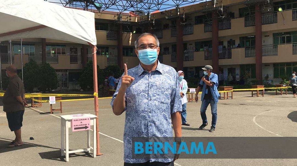 Datuk Seri Salleh Said Keruak poses for a photo after casting his vote at SRJK Chung Hwa in Kota Belud September 26, 2020. u00e2u20acu2022 Bernama pic