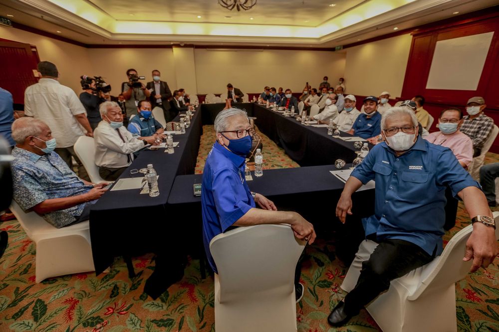 Umno vice-president Ismail Sabri Yaakob (centre) is pictured during a meeting with Gabungan Rakyat Sabah leaders at the Magellan Sutera Resort in Kota Kinabalu September 27, 2020. u00e2u20acu201d Picture by Firdaus Latif