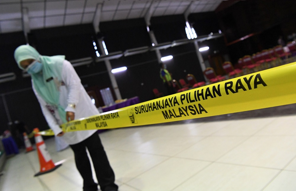  An Election Commission personnel prepares the nomination centre at Semporna Multipurpose Hall in Semporna September 11, 2020. u00e2u20acu201d Bernama pic