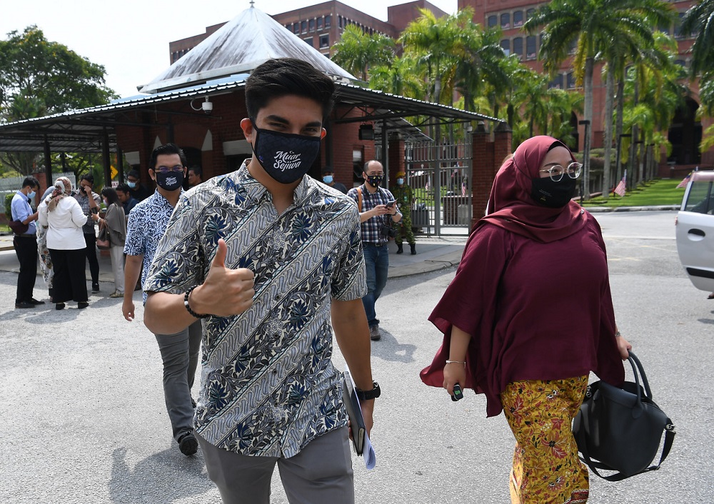 Former youth and sports minister Syed Saddiq Abdul Rahman (left) at the Registrar of Societies in Putrajaya September 17, 2020. u00e2u20acu201d Bernama pic