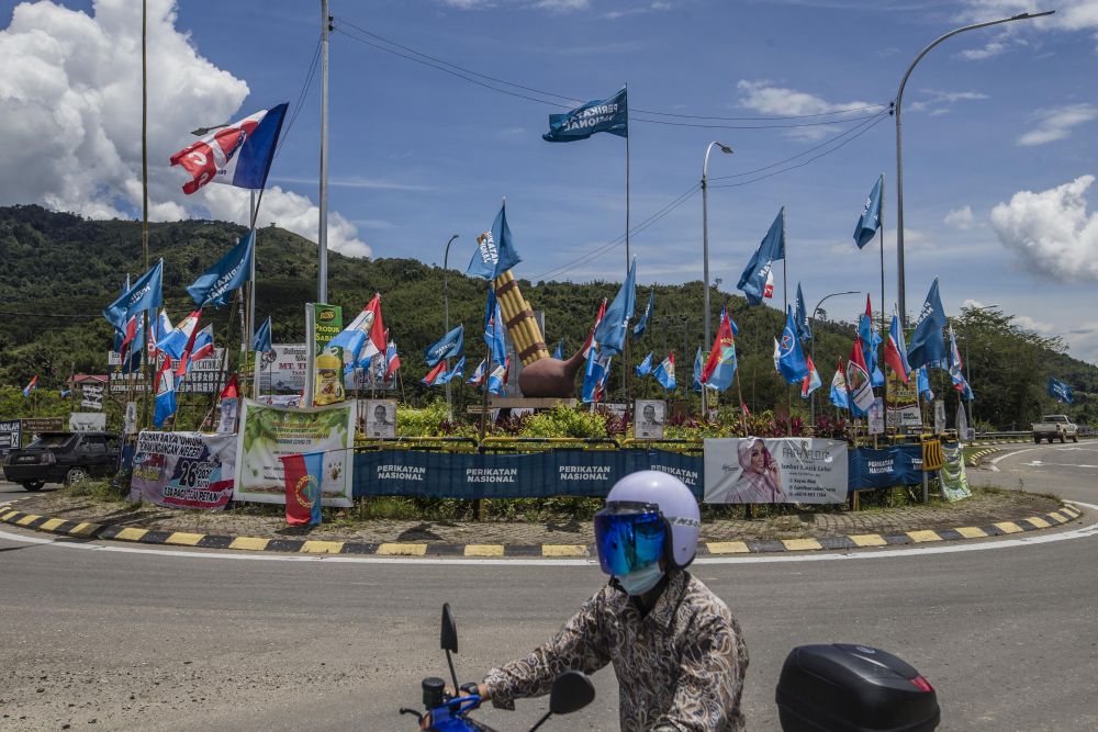 Party flags are seen during in Tambunan, Sabah September 24, 2020. u00e2u20acu201d Picture by Firdaus Latifnn