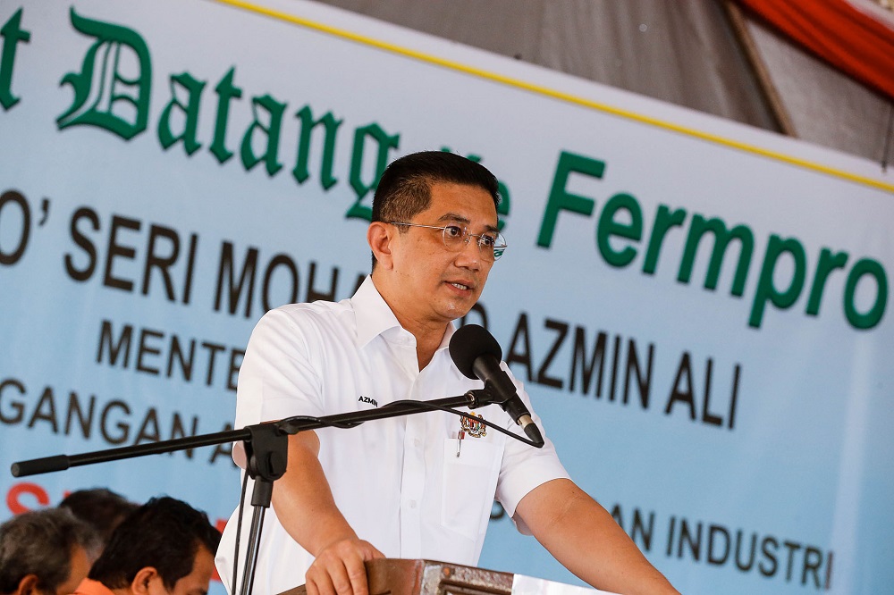 Datuk Seri Mohamed Azmin Ali speaks at the Fermpro Sdn Bhd factory in Chuping, Perlis September 5, 2020. u00e2u20acu2022 Picture by Sayuti Zainudinu00e2u20acu2022 Picture by Sayuti Zainudin