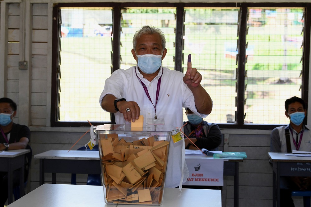 Barisan Nasional candidate Datuk Seri Bung Moktar Radin casts his vote in Kinabatangan September 26, 2020. u00e2u20acu201d Bernama pic