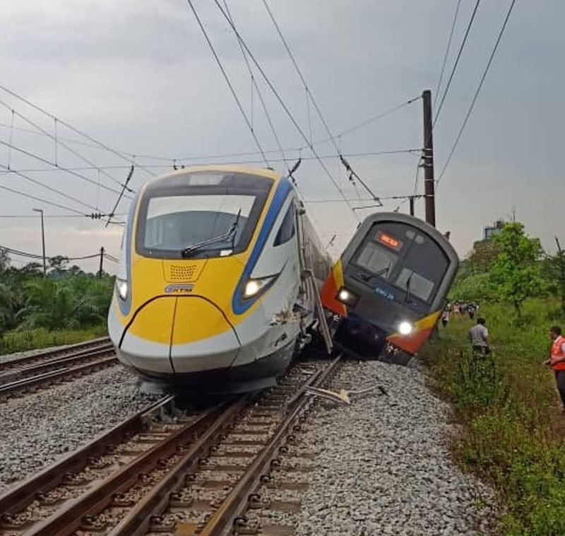 A KTM Komuter train collided into an ETS train near Kuang this evening, injuring one passenger. u00e2u20acu2022 Picture via Twitter