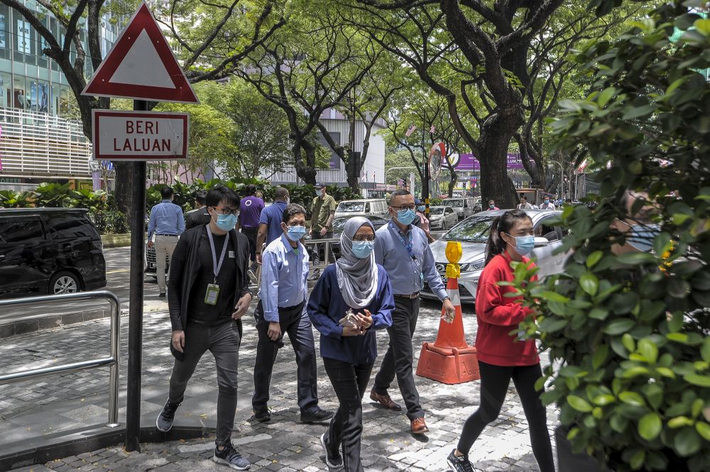 People wearing face masks are pictured walking along Jalan Ampang in Kuala Lumpur September 30, 2020. u00e2u20acu201d Picture by Shafwan Zaidon