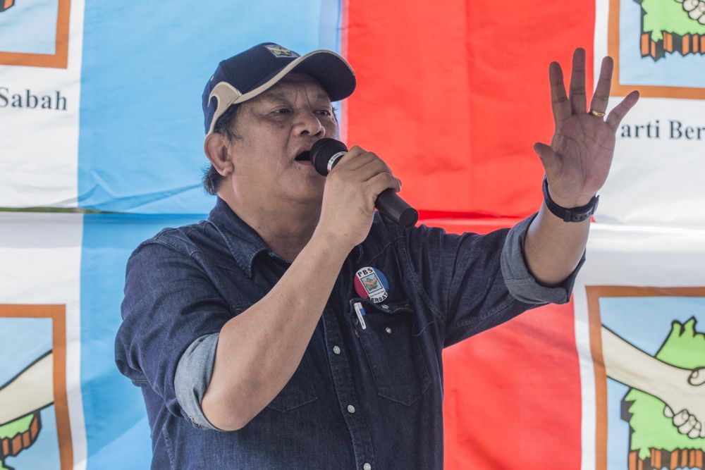 Datuk Joniston Bangkuai, Parti Bersatu Sabahu00e2u20acu2122s candidate for Kiulu, speaks while campaigning in Kiulu September 18, 2020. u00e2u20acu201d Picture by Firdaus Latif