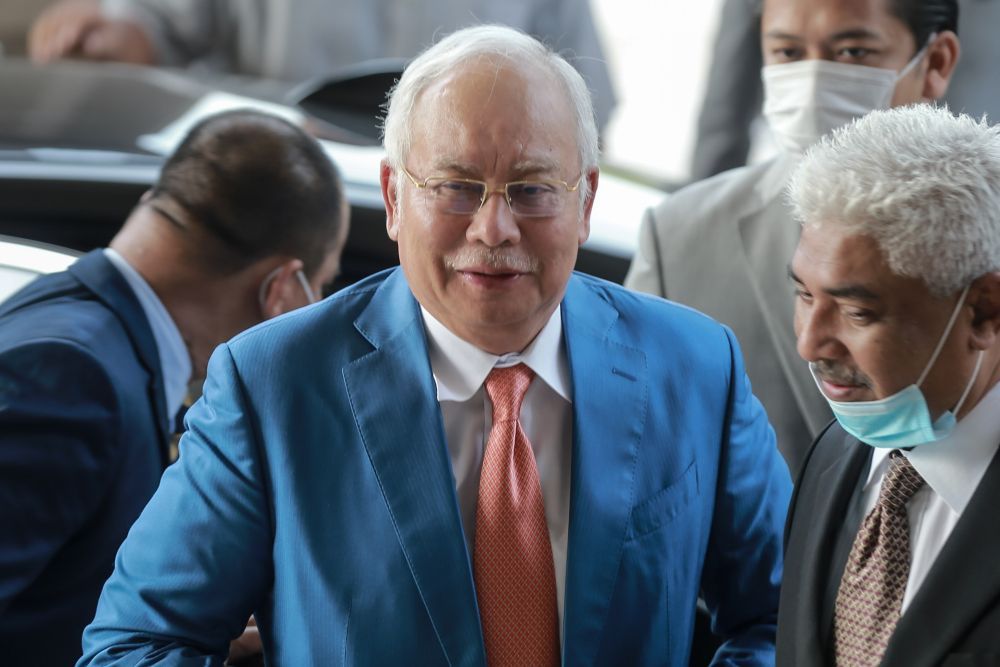 Datuk Seri Najib Razak arrives at the Kuala Lumpur High Court September 17, 2020. u00e2u20acu201d Picture by Ahmad Zamzahuri