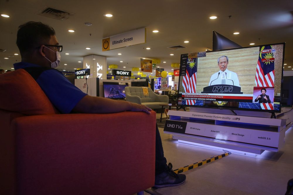 A man watches a live telecast of Prime Minister Tan Sri Muhyiddin Yassinu00e2u20acu2122s speech in Kuala Lumpur September 23, 2020. u00e2u20acu2022 Picture by Yusof Mat Isa 