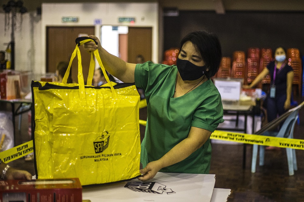 Election Commission personnel conduct final preparations at a polling centre ahead of the Sabah state election in Moyog September 25, 2020. u00e2u20acu2022 Picture by Firdaus Latif