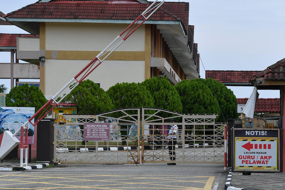 Sekolah Kebangsaan (SK) Kompleks Seberang Takir was one of the two school ordered to close temporarily after students tested positive for Covid-19. u00e2u20acu201d Bernama pic