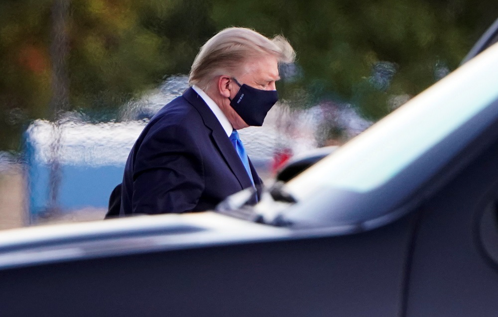 US President Donald Trump arrives at Walter Reed National Military Medical Centre by helicopter in Bethesda, Maryland October 2, 2020. u00e2u20acu201d Reuters pic