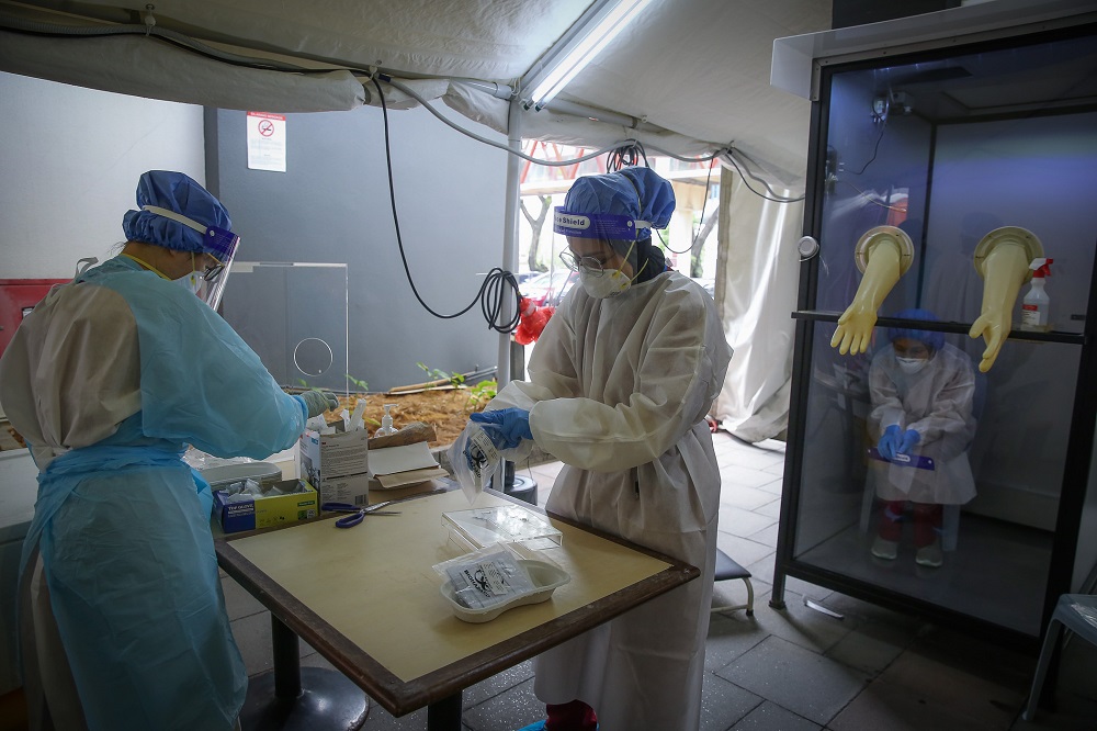 Health workers prepare to take swab samples to test for Covid-19 at the Sunway Medical Centre in Subang Jaya October 15, 2020. u00e2u20acu201d Picture by Yusof Mat Isa