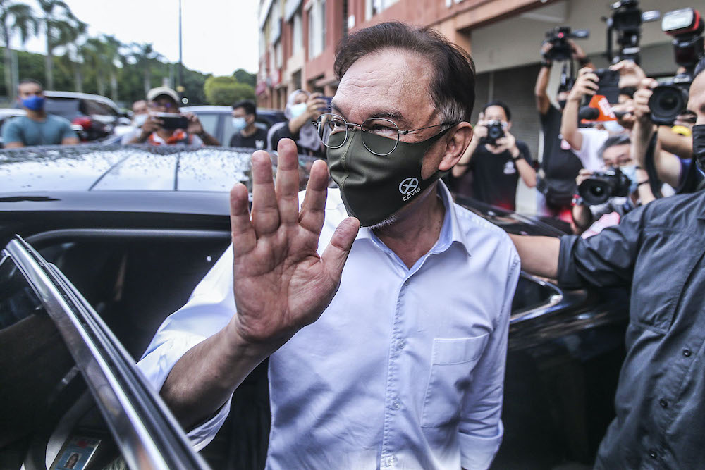 PKR President Datuk Seri Anwar Ibrahim leaves the partyu00e2u20acu2122s headquarters after meeting with Pakatan Harapan presidential council in Petaling Jaya October 29, 2020. u00e2u20acu201d Picture by Hari Anggara