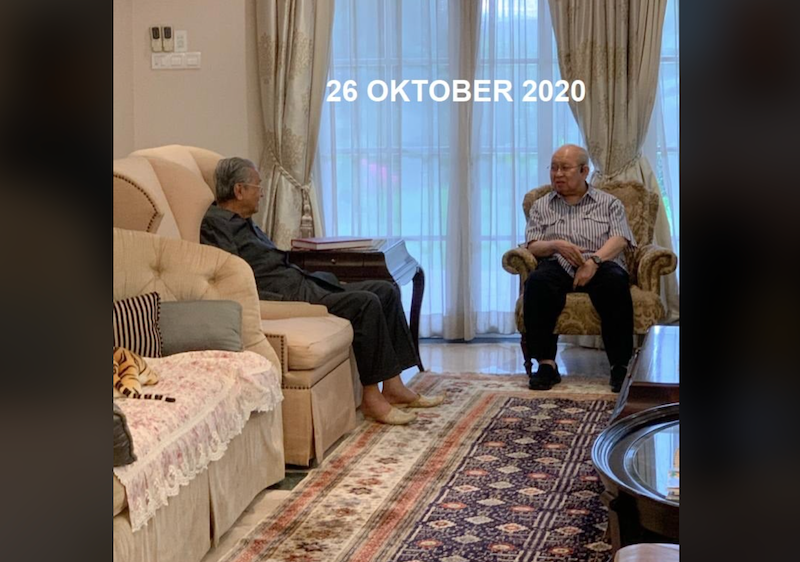 Tun Dr Mahathir Mohamad meeting with Umno MP Tan Sri Tengku Razaleigh Hamzah in a photo marked October 26. u00e2u20acu201d Picture courtesy of Facebook/Kelab Che Det