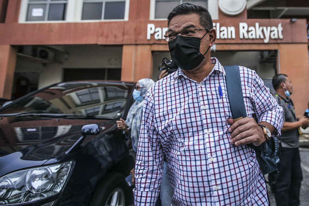 PKR secretary-general Datuk Seri Saifuddin Nasution Ismail leaves the partyu00e2u20acu2122s headquarters after meeting with Pakatan Harapan presidential council in Petaling Jaya October 29, 2020. u00e2u20acu201d Picture by Hari Anggara