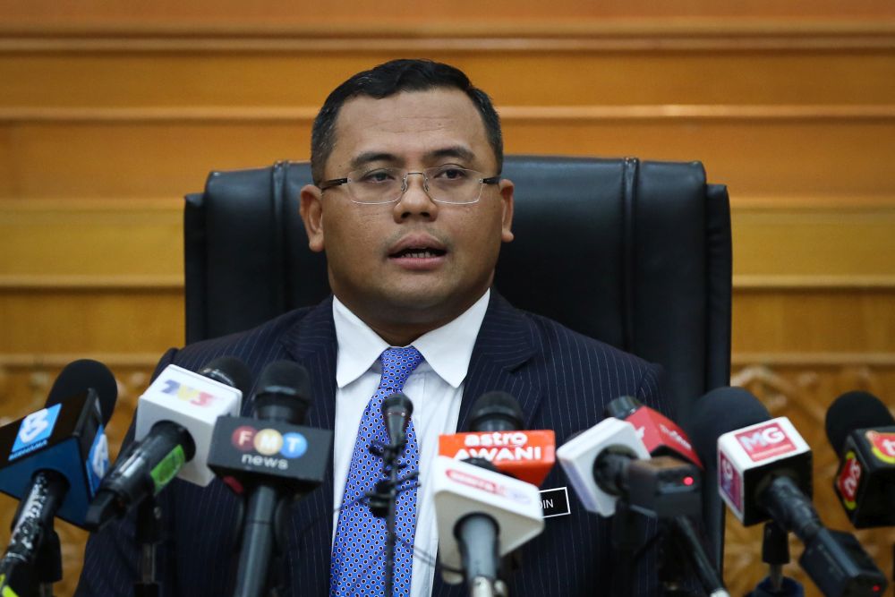 Selangor Mentri Besar Datuk Seri Amirudin Shari speaks during a press conference at the Selangor state secretariat building in Shah Alam October 21, 2020. u00e2u20acu201d Picture by Yusof Mat Isa