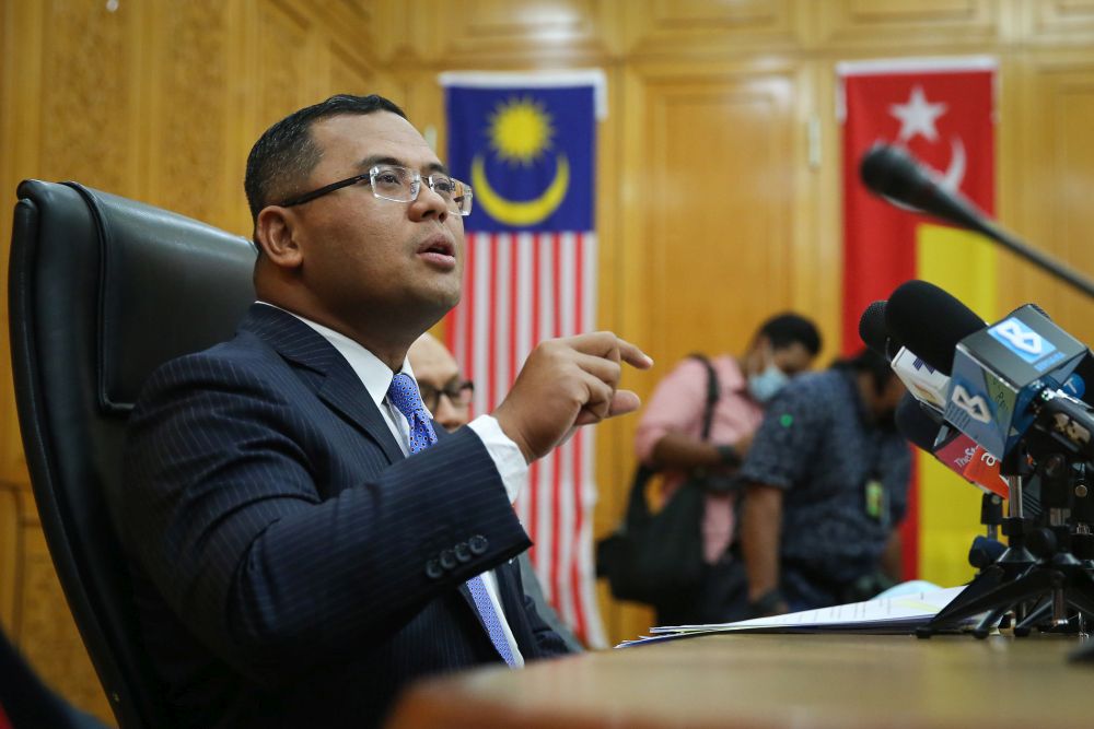 Selangor Mentri Besar Datuk Seri Amirudin Shari speaks during a press conference at the Selangor state secretariat building in Shah Alam October 21, 2020. u00e2u20acu201d Picture by Yusof Mat Isa